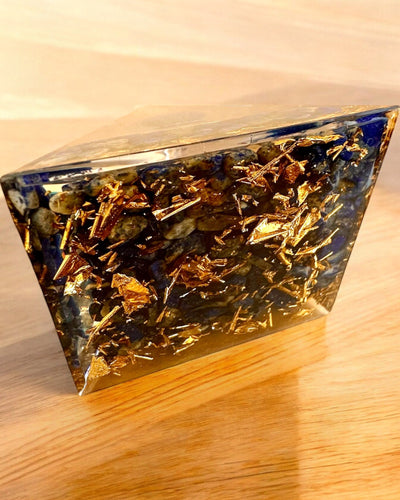 Orgonit-Energiepyramide "Kosmische Pyramide" Galaktische Essenz, als Geschenk