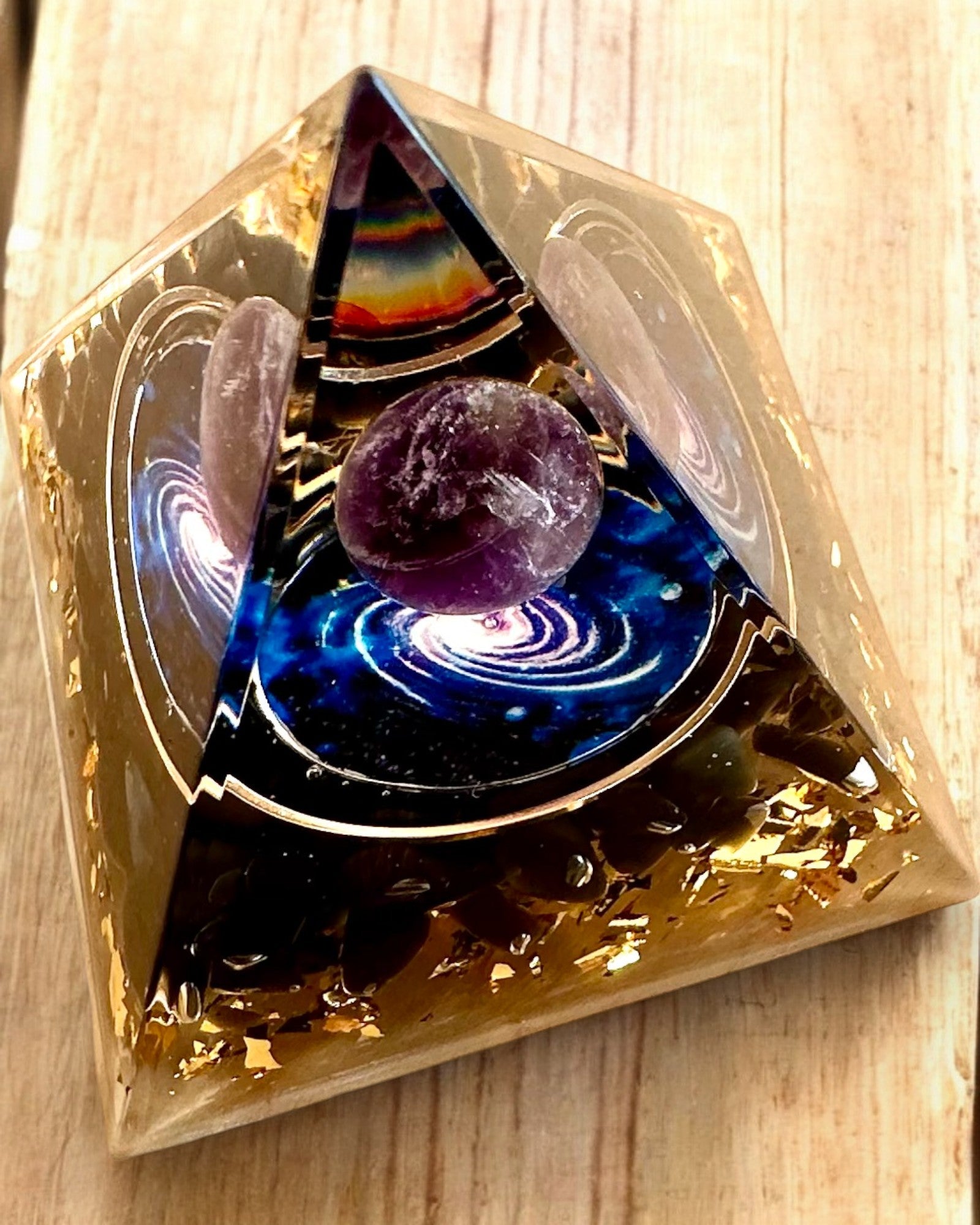 Orgonit-Energiepyramide "Kosmische Pyramide" Galaktische Essenz, als Geschenk