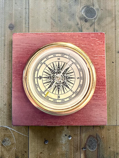 Kompass „Navigator2” - Klassische Eleganz in Messing und Holz, Personalisierung mit Gravur als Geschenk