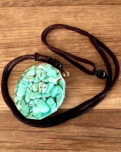 Amulett "Baum des Lebens" mit Türkis – Deine persönliche Stärke, Halskette als Geschenk, Personalisierung mit Gravur