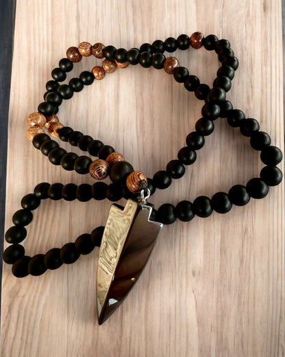 Strzała Mocy – Halskette mit schwarzem Obsidian und Holzperlen, personalisiert mit Gravur als Geschenk