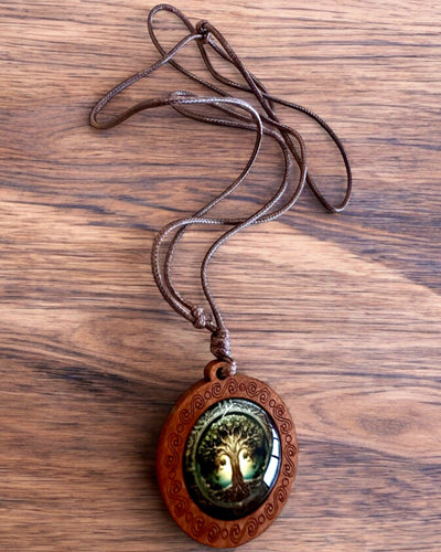 Amulett des Lebens "Stammbaum" - Handgefertigte Halskette aus Holz und Glas, mit der Möglichkeit zur Personalisierung durch Gravur als Geschenk