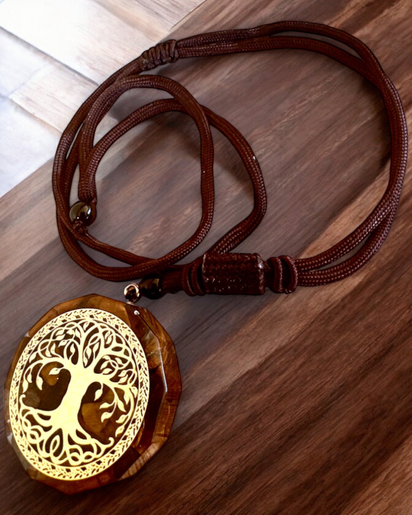 Amulett "Baum des Lebens" mit Tigerauge, Halskette als Geschenk mit personalisierter Gravur