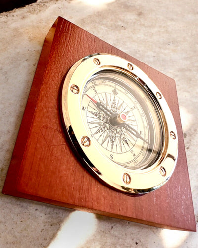 Kompass „Navigator2” - Klassische Eleganz in Messing und Holz, Personalisierung mit Gravur als Geschenk
