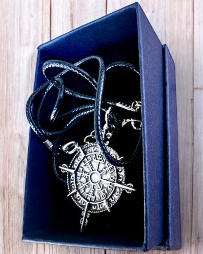 Amulett "Wojownik Północy" - Wikingerkompass, personalisierbar mit Gravur als Geschenk, 2 Varianten zur Auswahl