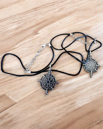 Amulett Krieger des Nordens - Wikingerkompass, Möglichkeit zur Personalisierung mit Gravur als Geschenk, 2 Varianten zur Auswahl