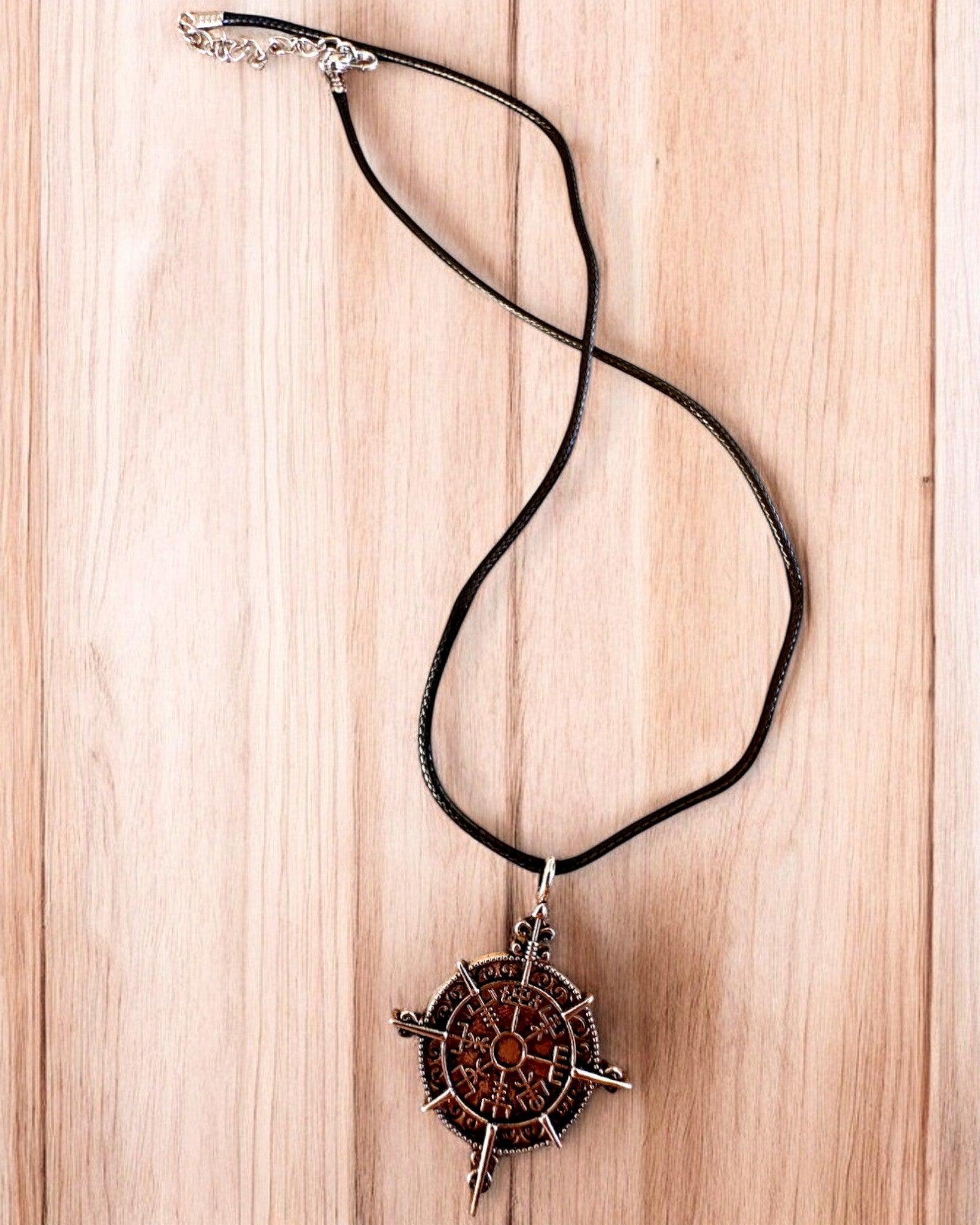 Amulett "Wojownik Północy" - Wikingerkompass, personalisierbar mit Gravur als Geschenk, 2 Varianten zur Auswahl