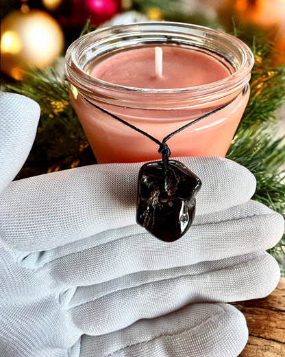 Intentionale Sojakerze 250 ml mit Naturstein – wählen Sie Ihre Energie: Citrin oder Granat, Personalisierung mit Gravur als Geschenk