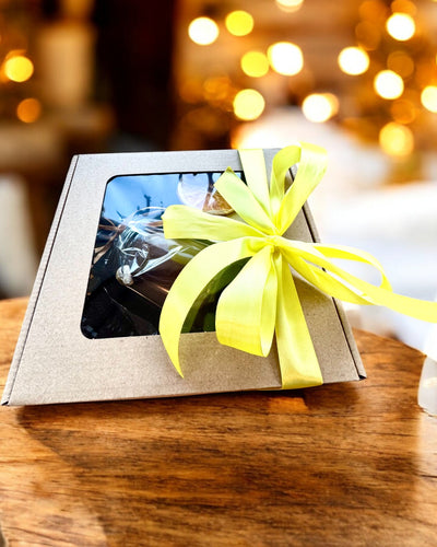 Intentionale Sojakerze 250 ml mit Naturstein – wählen Sie Ihre Energie: Citrin oder Granat, Personalisierung mit Gravur als Geschenk