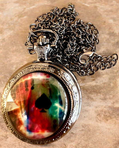 Taschenuhr "Magisches Deck" - Stilvolles Accessoire aus Edelstahl, personalisiert mit Gravur als Geschenk