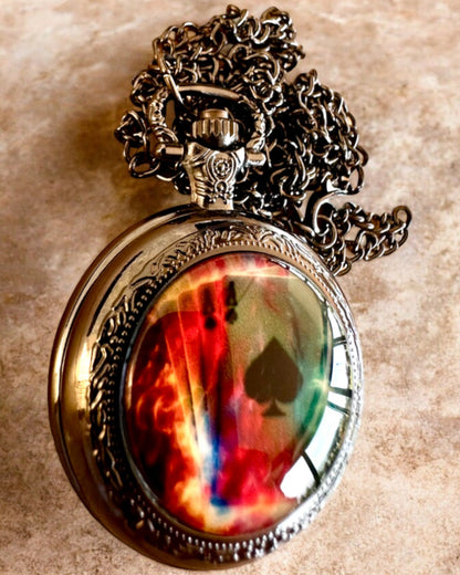 Taschenuhr "Magisches Deck" - Stilvolles Accessoire aus Edelstahl, personalisiert mit Gravur als Geschenk