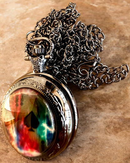 Taschenuhr "Magisches Deck" - Stilvolles Accessoire aus Edelstahl, personalisiert mit Gravur als Geschenk