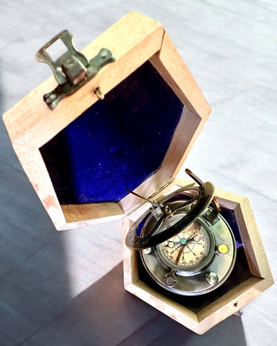 Kapitänekompass Explorer 2 – mit Möglichkeit zur personalisierten Gravur als Geschenk, zwei Farbvarianten zur Auswahl