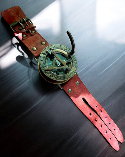 Sonnenuhr "Antiker Kompass", Armbanduhr mit Kompass, Personalisierung mit Gravur möglich