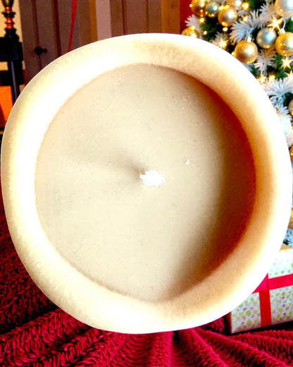 Sojakerze Winterfuchs, 7,5 cm Höhe, handgegossene Sojakerze mit einem niedlichen schlafenden Fuchs, personalisierbar mit Gravur auf dem Schild