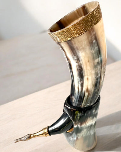 Hornbecher "Viking Valor" - Handgraviert, Premium Qualität - 4 Varianten zur Auswahl