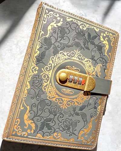 Exklusives Leder-Notizbuch "Sekretnik" A5 mit Zahlenschloss - Personalisierung mit Gravur