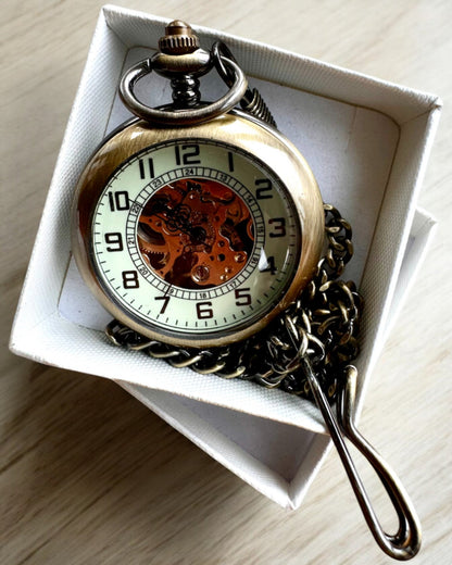 Klassische Taschenuhr "Oldtimer" - stilvolle Retro-Eleganz, personalisierbar mit Gravur als Geschenk