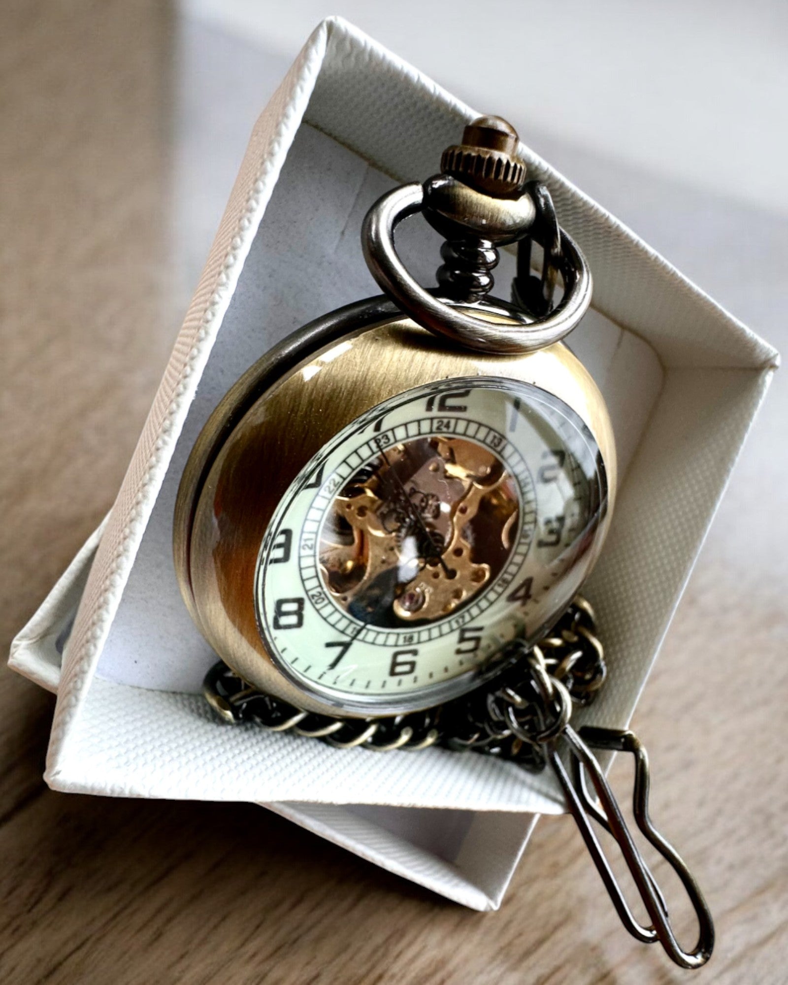 Klassische Taschenuhr "Oldtimer" - stilvolle Retro-Eleganz, personalisierbar mit Gravur als Geschenk