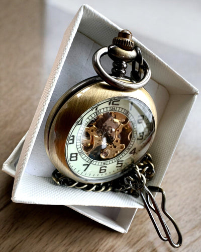 Klassische Taschenuhr "Oldtimer" - stilvolle Retro-Eleganz, personalisierbar mit Gravur als Geschenk