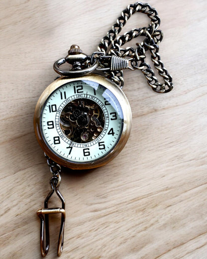 Klassische Taschenuhr "Oldtimer" - stilvolle Retro-Eleganz, personalisierbar mit Gravur als Geschenk