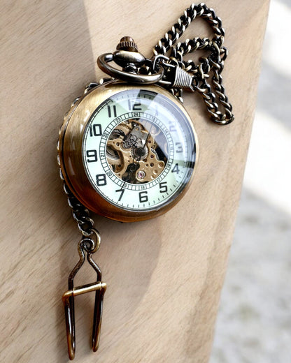 Klassische Taschenuhr "Oldtimer" - stilvolle Retro-Eleganz, personalisierbar mit Gravur als Geschenk