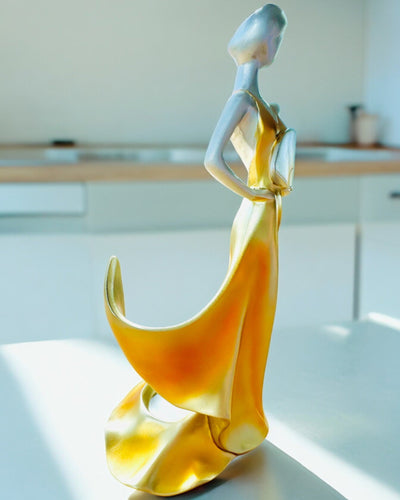 Eleganter Flaschenhalter - Damenstatue - Personalisierung mit Gravur, 2 Varianten zur Auswahl