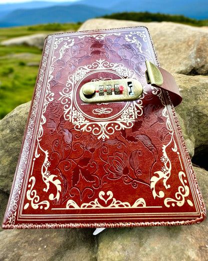 Exklusives Leder-Notizbuch "Sekretnik" A5 mit Zahlenschloss - Personalisierung mit Gravur