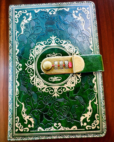 Exklusives Leder-Notizbuch "Sekretnik" A5 mit Zahlenschloss - Personalisierung mit Gravur