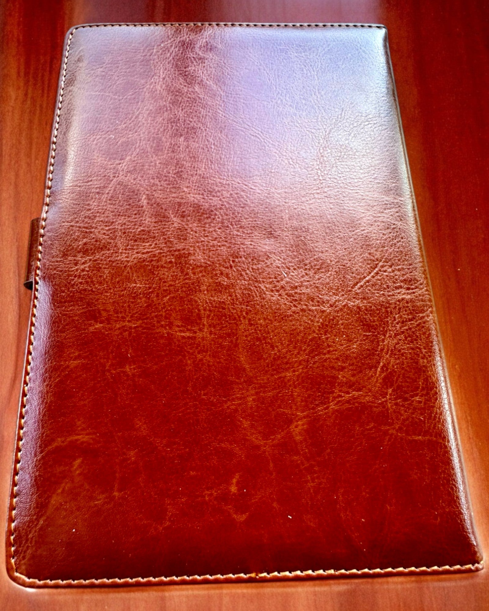 Exklusives Leder-Notizbuch "Sekretnik" A5 mit Zahlenschloss - Personalisierung mit Gravur