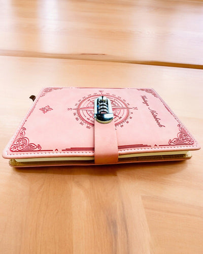 Geheimes Notizbuch A5 Vintage mit Zahlenschloss - Wählen Sie Ihren Stil, Personalisierung mit Gravur als Geschenk