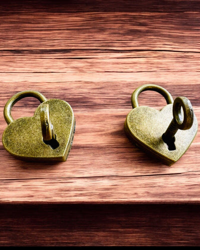 Mini-Liebesschlösser Herz DeLuxe, Set aus 2 Schlössern mit Schlüsseln, 6 Varianten zur Auswahl, Personalisierung mit Gravur als Geschenk möglich