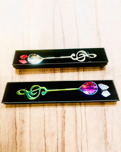 Eleganter Löffel mit Violinschlüssel – Personalisiert als Geschenk, 2 Farbvarianten zur Auswahl