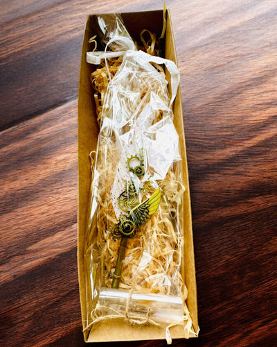 Kalligrafiefeder "Steampunk Eleganz" mit Truthahnfeder - Handgefertigt, 5 Varianten zur Auswahl, Personalisierung mit Gravur als Geschenk