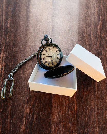 Klassische Taschenuhr mit römischen Ziffern und Kette, Quarz, schwarzer Glanz - Farbe Schwarz
