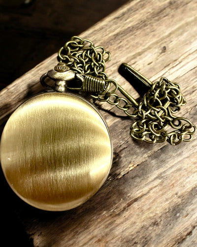 Antiker bronzegoldener Taschenuhrkompass mit filigranem Muster – Perfekt für Entdecker und Retro-Liebhaber. Personalisierung mit Gravur