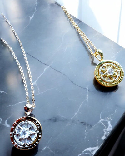 Kompass-Halskette "Sternrichtung", personalisierbar mit Gravur, 2 Farbvarianten zur Auswahl