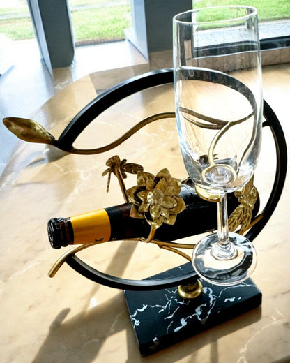 Ständer "Eleganter Insekt" - für Weinflasche und Gläser, Höhe 33 cm, Möglichkeit zur Personalisierung mit Gravur als Geschenk
