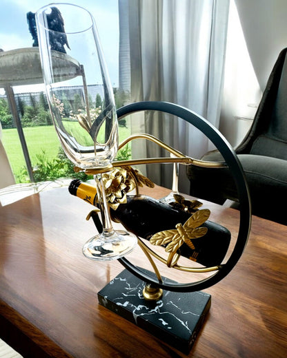 Ständer "Eleganter Insekt" - für Weinflasche und Gläser, Höhe 33 cm, Möglichkeit zur Personalisierung mit Gravur als Geschenk