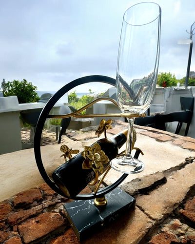 Ständer "Eleganter Insekt" - für Weinflasche und Gläser, Höhe 33 cm, Möglichkeit zur Personalisierung mit Gravur als Geschenk