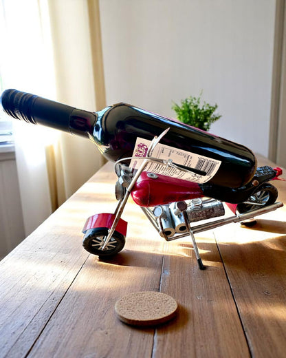 Metall-Weinhalter 40 cm lang, in Form eines Motorrads mit Gravurmöglichkeit als Geschenk