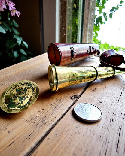 Königliches Fernrohr „Voyager 1818“ – Exklusiv, Messing, 83 cm, handgefertigt, Etui aus echtem Leder – Sammleredition, Personalisierung mit Gravur als Geschenk