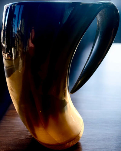 Kompakt, 350 ml, Rzeźbiony Majstersztyk-Krug mit Möglichkeit zur Personalisierung durch Gravur - 2 Farbvarianten