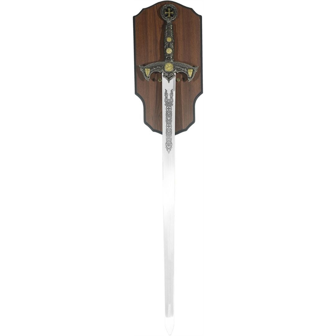 Replik eines Templerschwertes mit Gravur auf einem Holzhalter