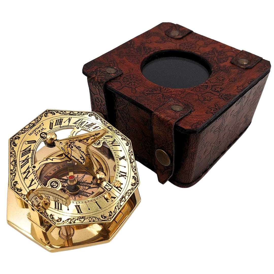Messingkompass in stilvollem Lederetui mit Gravurmöglichkeit – Retro-Vintage-Geschenk für Reisende und Segler - 8 cm Höhe, elegantes Design aus Messing