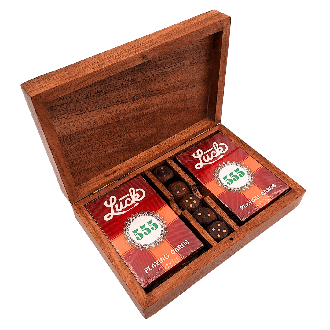 Spielset – zwei Kartenspiele und Spielwürfel in einer Holzbox – elegantes Geschenk für Spieler – DNU-008
