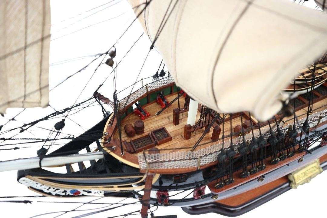 Exklusives großes Segelschiffmodell USS Constitution 100cm mit Möglichkeit zur Personalisierung durch Gravur