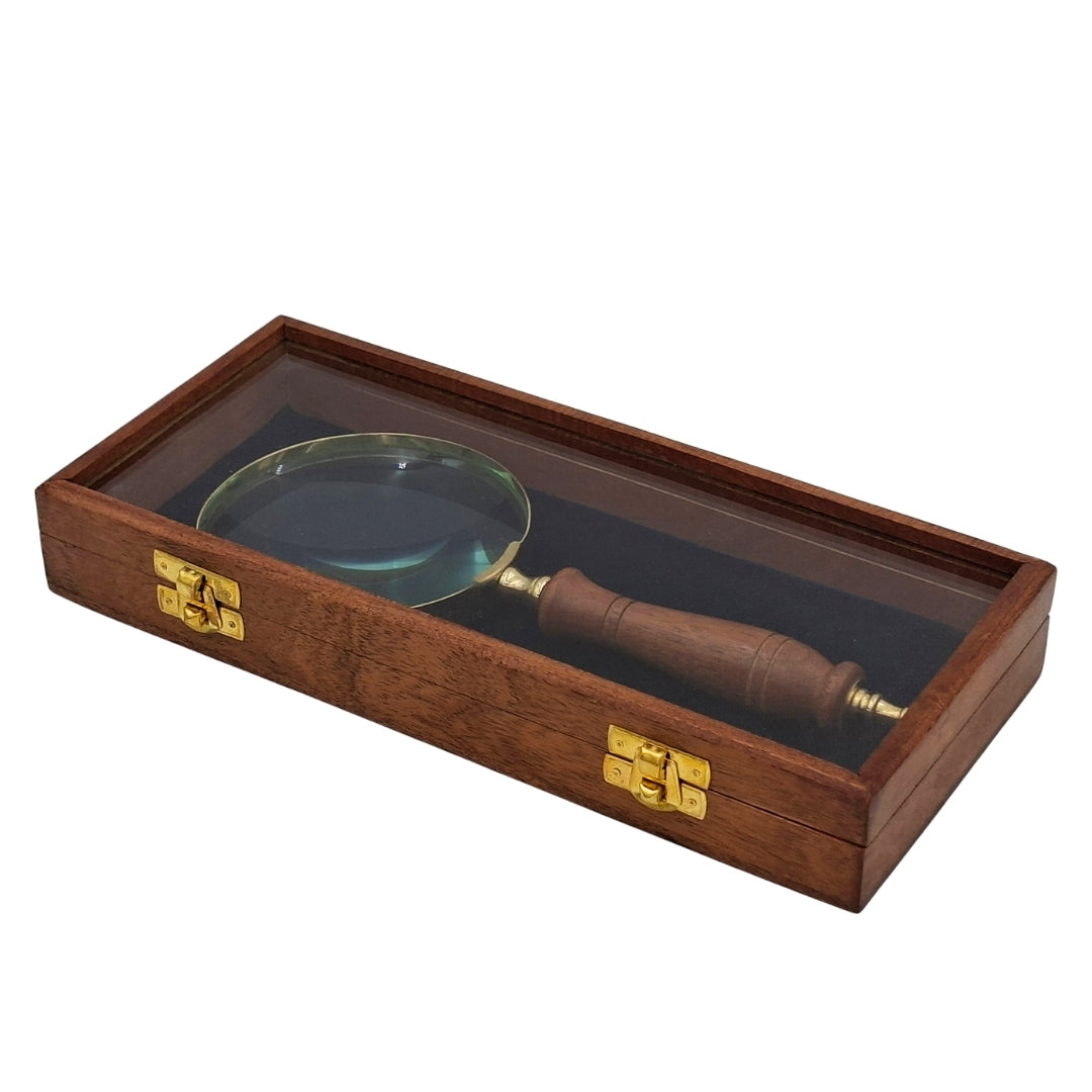 Lupe/Vergrößerungsglas mit Holzgriff und Messing-Finish in eleganter Schachtel mit Glasdeckel - Ideales Geschenk mit Gravurmöglichkeit - Maße 23 x 10 cm, natürliche Materialien