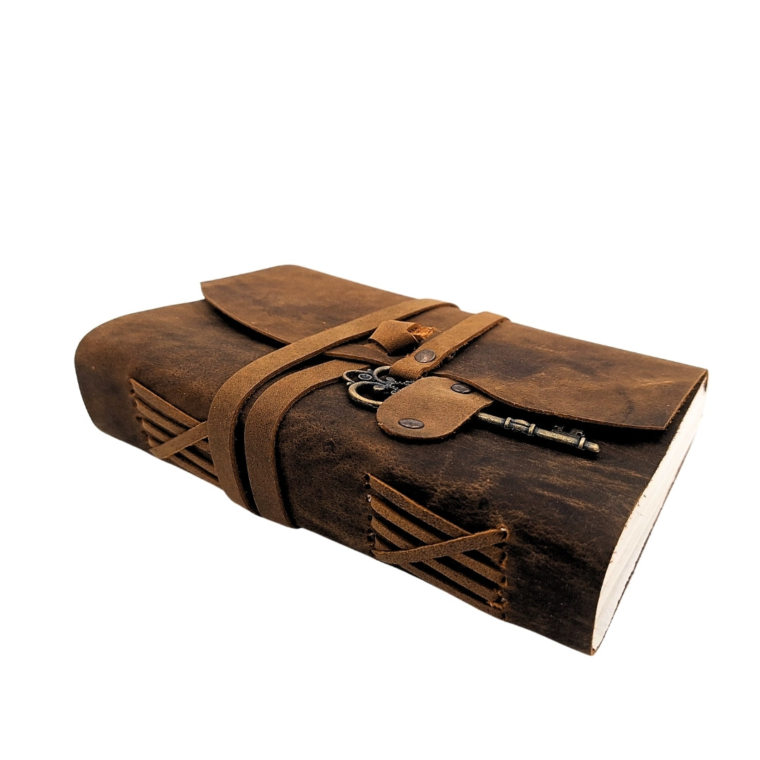 Retro-Leder-Notizbuch mit Schlüssel und Riemen, 200 Seiten, 18 x 13 cm - AH02