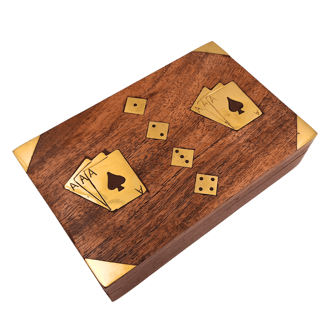Spielset – zwei Kartenspiele und Spielwürfel in einer Holzbox – elegantes Geschenk für Spieler – DNU-008